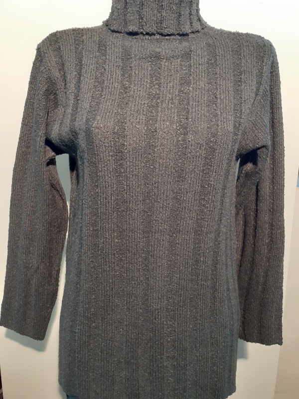 Damsky_svetr_30 Dámský dlouhý černý rolák, 30